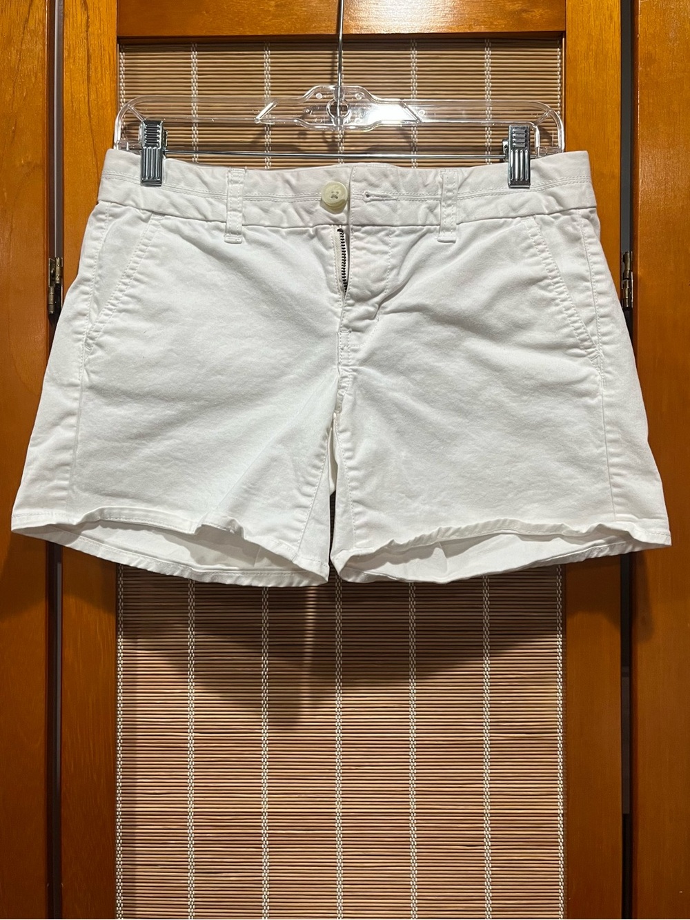 American Eagle White midi shorts, size 4